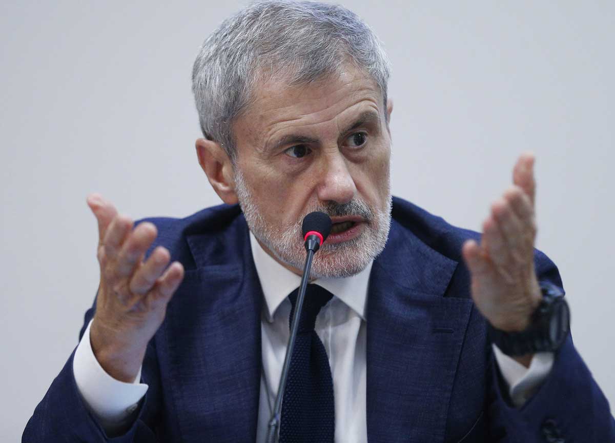 Estremo tentativo di ridurre un sovraffollamento prossimo al 140%. Se la politica non vuole fare leggi "svuota carceri", almeno applichi correttamente quelle che già esistono. Anche per evitare danni erariali.